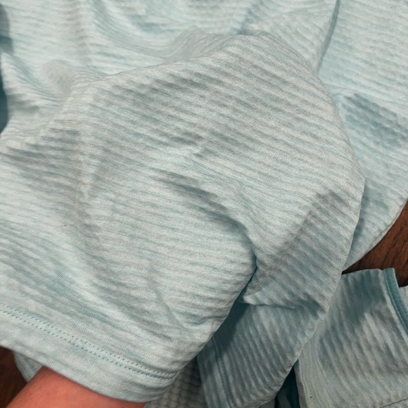 Workout top - Picture 10 of 11